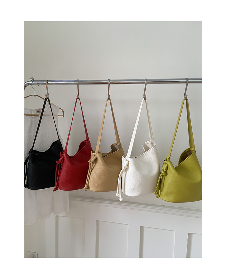 Fashionable and simple commuter small bag for women 2025 new summer versatile single-shoulder underarm bag, popular crossbody bucket bag undefined