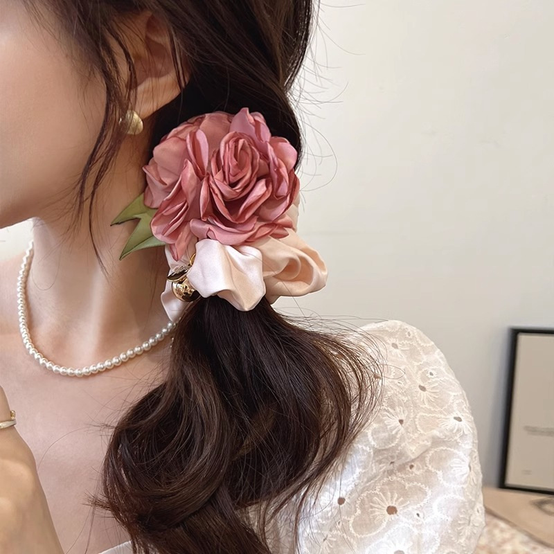 Rosas flores intestino anillo de cabello para mujeres 2024 nueva sensación de atmósfera primavera Zhao LuSi con el mismo tocado de cabello