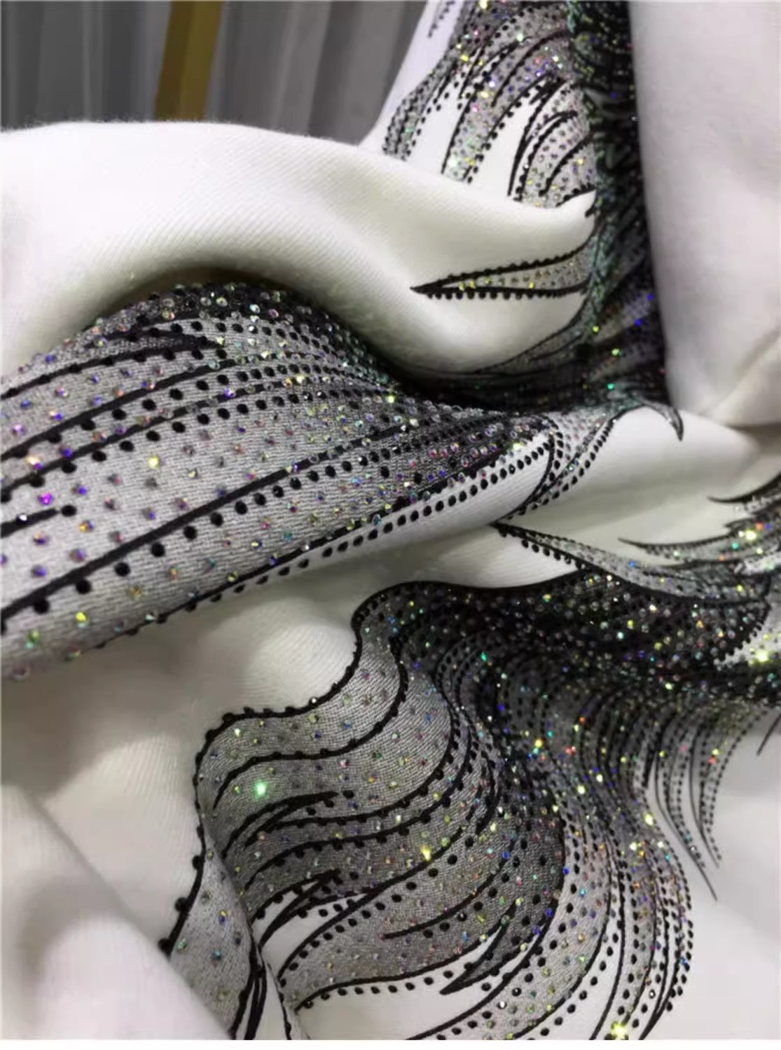 Women's Clothing Extra large size heavy industry diamond light luxury front and rear wings hooded long sleeved velvet jacket sweatshirt_voghion.com