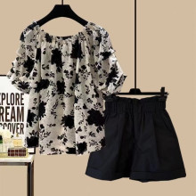 胖mm夏季短裤套装新款一字肩洋气时尚减龄显瘦碎花波浪袖雪纺衫