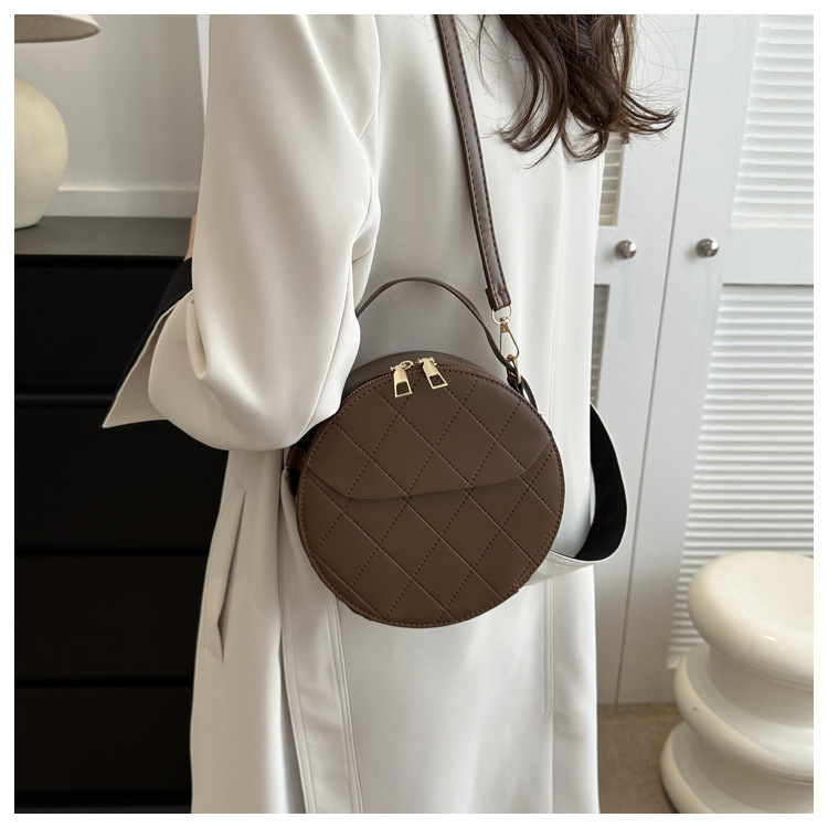 Femmes Petit Faux Cuir Couleur Unie De Base Couvercle Rabattable Cercle Sac display picture 12