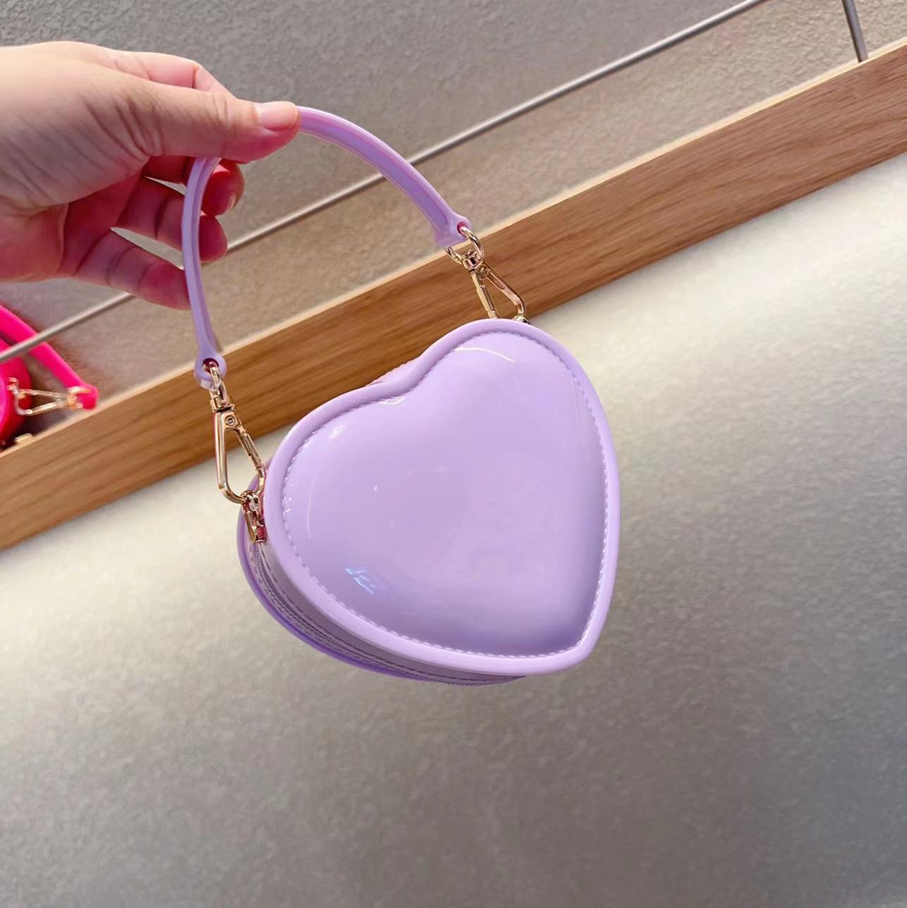 120g Weight Zipper Closure Type Single Shoulder Strap Strap Type Handbag Bags Type Casual, Daily, Shopping Occasion PVC Material Heart Shape Pattern All Seasons Season Women's Gender Elegant Style Heart-shaped Shape Mini Size Women's Mini PVC Heart Shape Elegant Heart-shaped Zipper Handbag 8