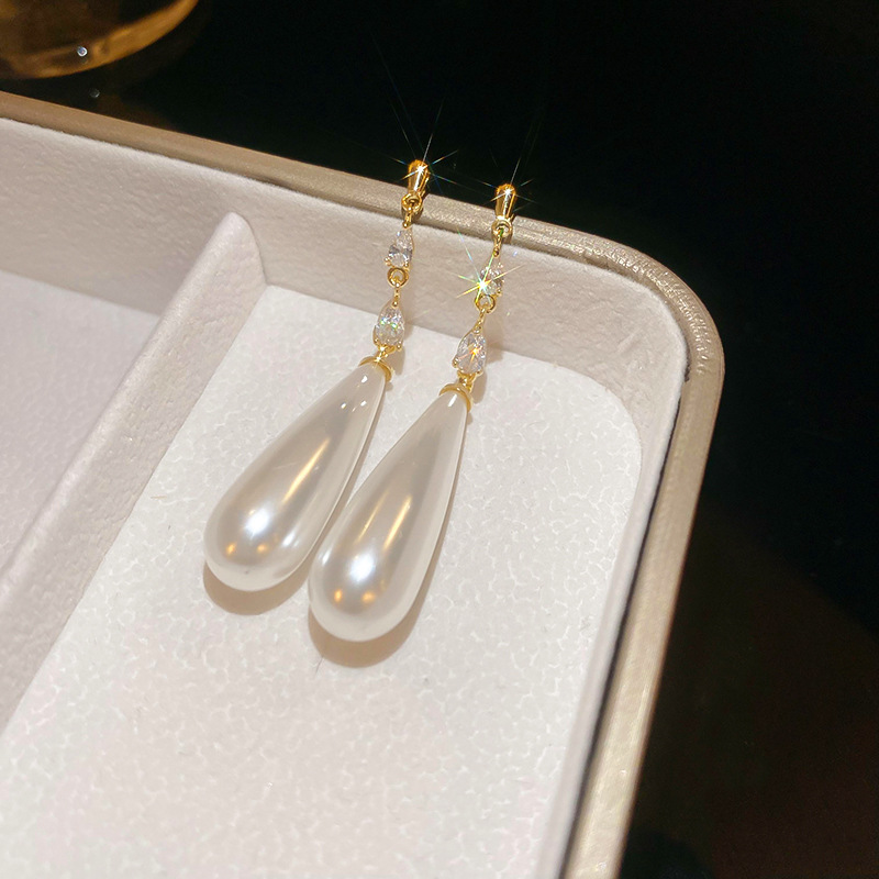 Pendientes de perlas geométricas de gota de agua de aguja de plata galvanizada de oro real Pendientes de temperamento de estilo de palacio francés Pendientes de todo fósforo de personalidad mujer