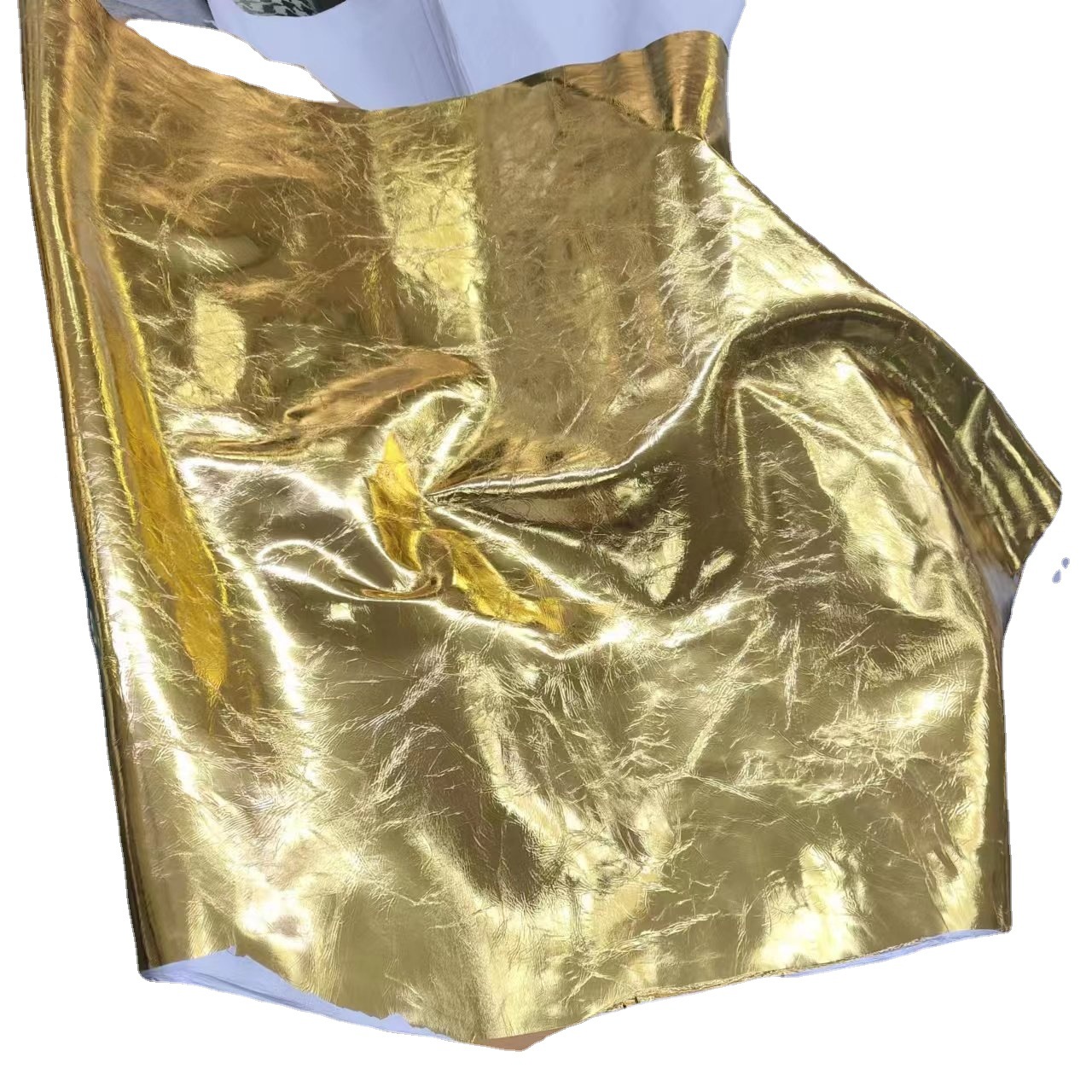 金色牛皮贴膜皱纹潮牌羽绒服风衣科技布料金属皱水洗面料现货批发