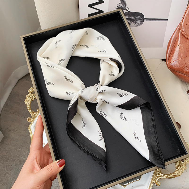 Versión coreana de todo fósforo primavera 2025 nueva moda 70 bufanda pequeña bufanda cuadrada mujer a juego camisa pequeña bufanda bufanda al por mayor