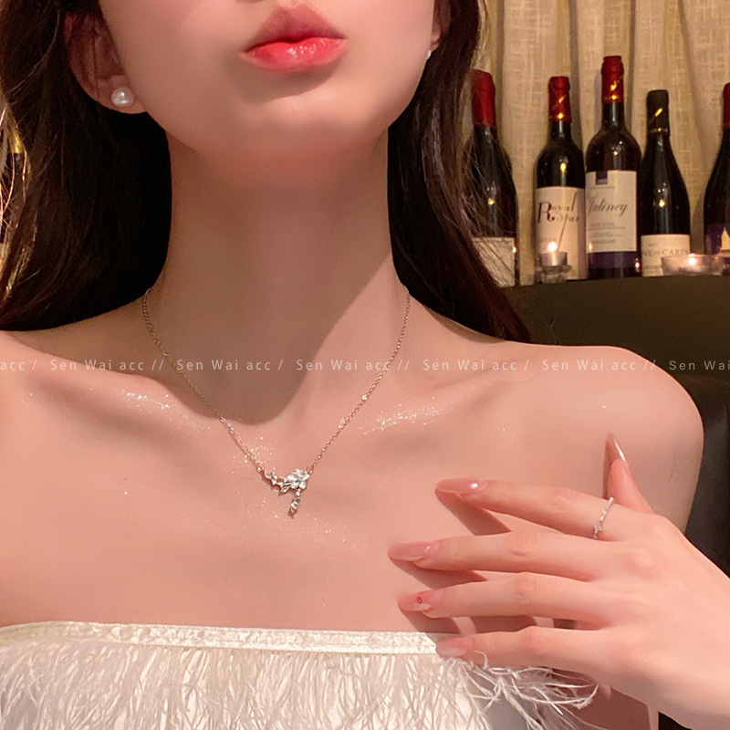 Collar de acero de titanio retro coreano Colgante de perlas de alta calidad de todo fósforo femenino Estilo ins Joyas de cadena de clavícula de nicho al por mayor