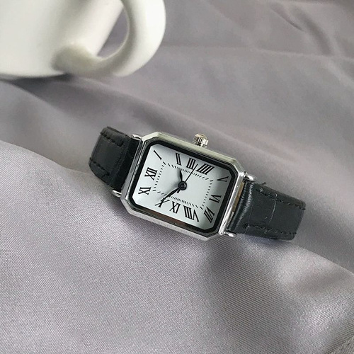 Vintage women's temperament fashion elegant wine barrel type quartz women's watch temperament literary fashion simple style