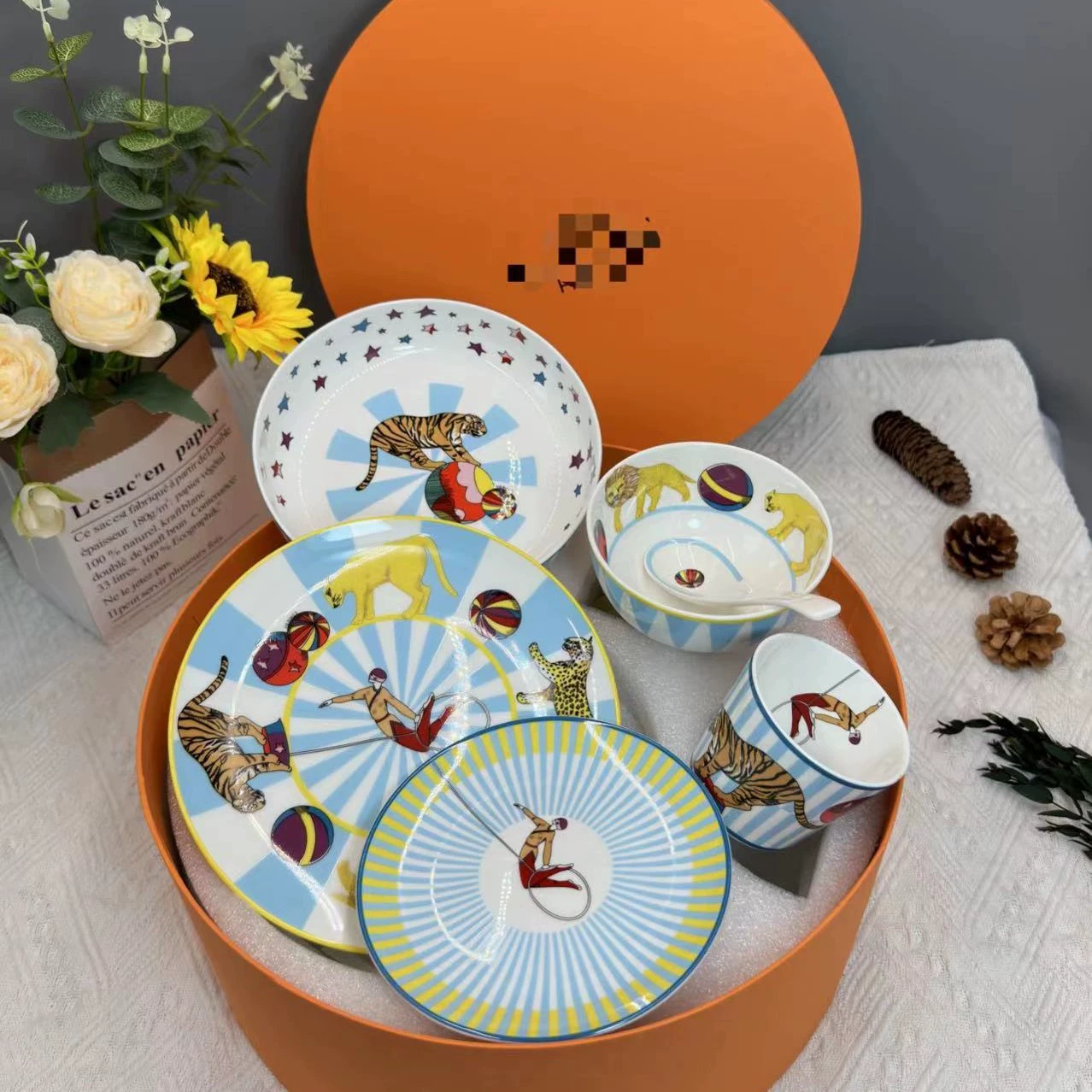 Ceramic Tableware Set, Retro Cartoon Light-Luxury Style, Assorted Plates & Cups (Gift)