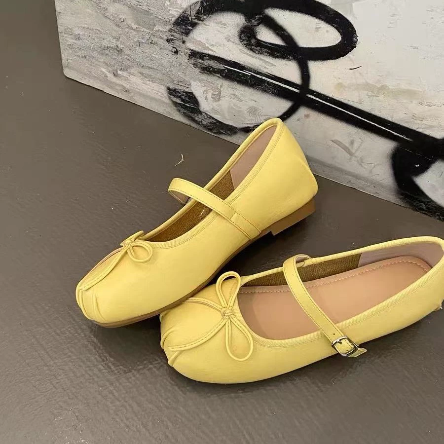 Новые туфли Мэри Джейн на каблуке с квадратным носком, декорированные бантом и перекрестными ремешками, весна-лето 2025 года, модные и универсальные.