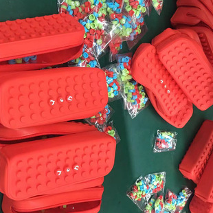 Creative silicone DIY polka dot pencil case students spell 26 letters stationery bag Shenzhen silicone old factory wholesale