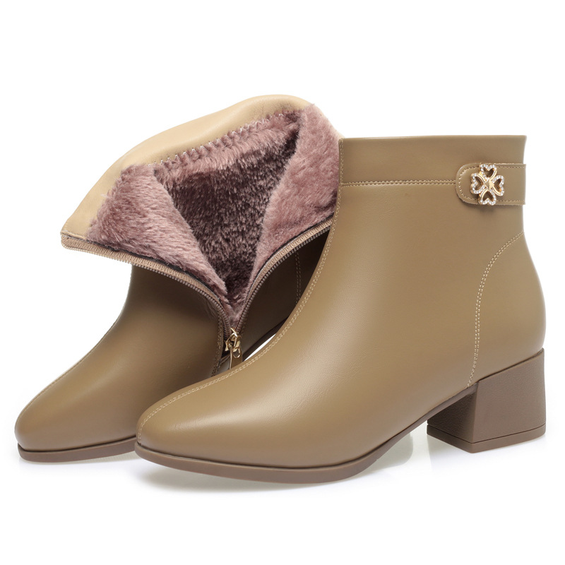 Venta al por mayor zapatos de madre zapatos de algodón acolchado de cuero suave de las mujeres de fondo suave botas cortas transfronterizas nuevos zapatos de cuero forrados de lana zapatos de mujer de invierno