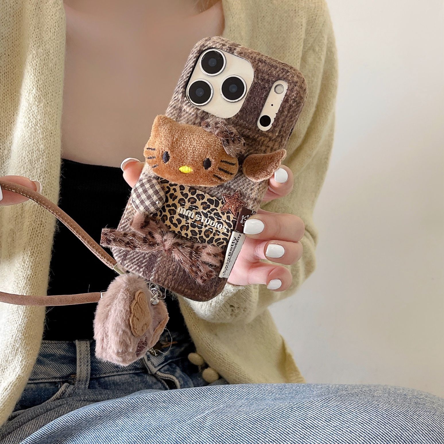 绒布格纹纽扣立体KT猫适用iPhone17苹果16/15ProMax手机壳14