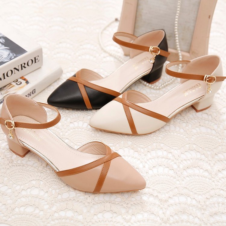 Sandalias Baotou para mujer 2025 nuevo estilo primavera y verano hebilla de una palabra tacón grueso tacón medio todo fósforo puntiagudo zapatos de trabajo para mujer