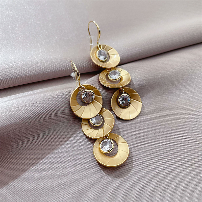 Personality Ear Hook Groove Round Zircon Earrings Korean Style Simple Earrings display picture 2