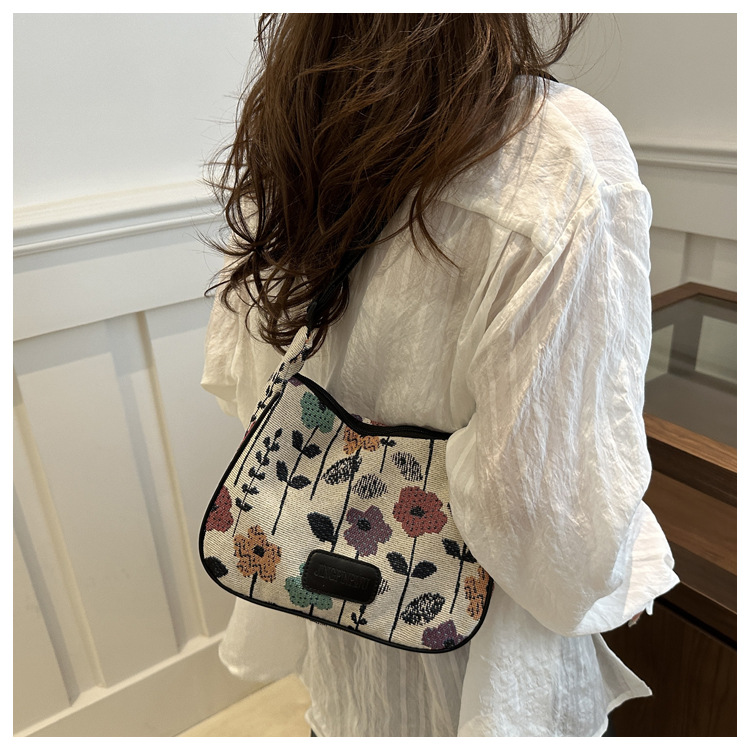 Popular fashion, simple, large-capacity printed trend 2024, fashionable patchwork canvas single-shoulder bag, small square bag, women's bag, trendy undefined