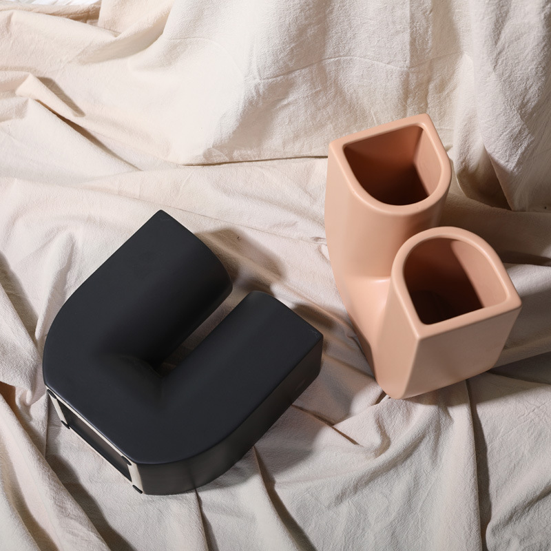 Nórdico simple en forma de U florero de cerámica decoración de la flor de la sala de estar mesa de comedor Modelo Sala de Exposición de Muebles Decoración