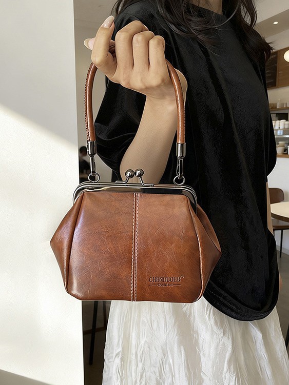 Bolso de conchas de moda para mujeres 2026 comercio exterior nuevo bolso coreano de abrazadera alta sensación retro versátil mochila