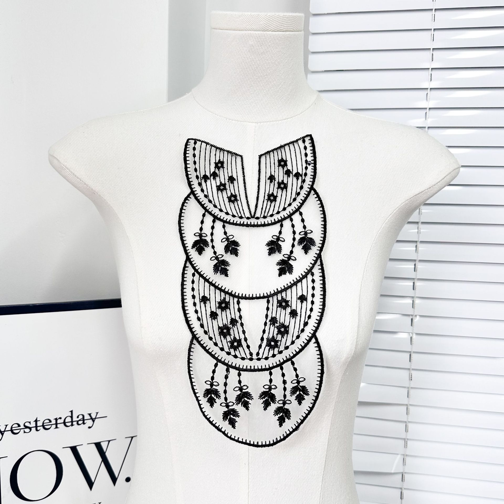 Nuevo estilo de tela de malla de cuello de seda de leche accesorios de ropa de mujer diy con suéter camisa vestido suministro de stock