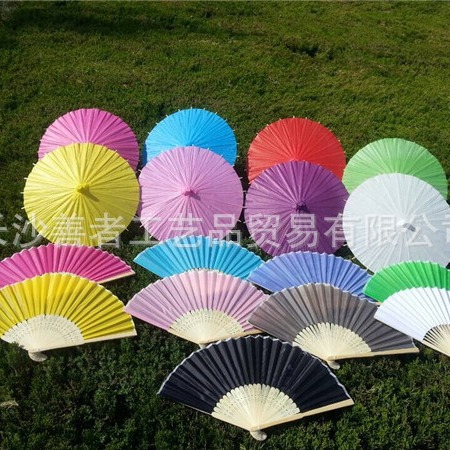 Los apoyos de la etapa de los niños DIY que pintan el paraguas del papel blanco del diámetro los 30CM los 40CM 60CM84CM del paraguas del papel blanco