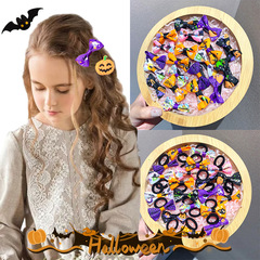 ハロウィーンの子供のヘアピンはカボチャのヘアピンの幽霊を責めます。
