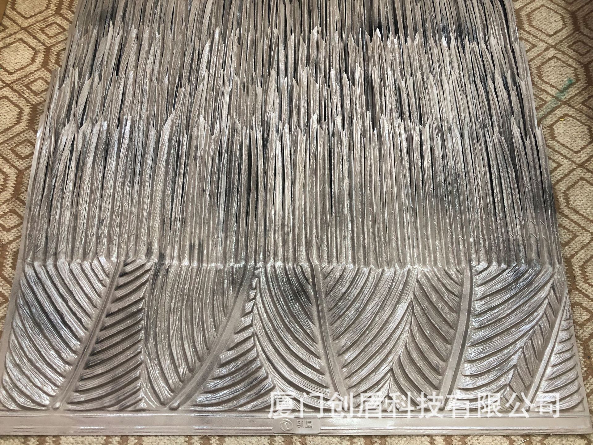 Suministro directo de fábrica de Xiamen al por mayor hoja de palma hoja de plátano punto escénico Nueva simulación de paja teja de paja de plástico hierba ignífuga