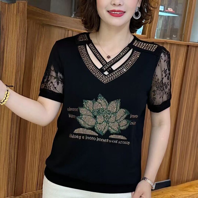 High-End Heavy-Duty Rhinestone V-Neck Short-Sleeve T-Shirt for Women, Summer New Fashion, Age-Reducing Lace Splicing Stylish Top