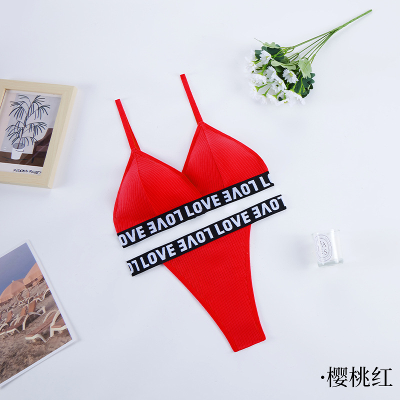 체리 레드