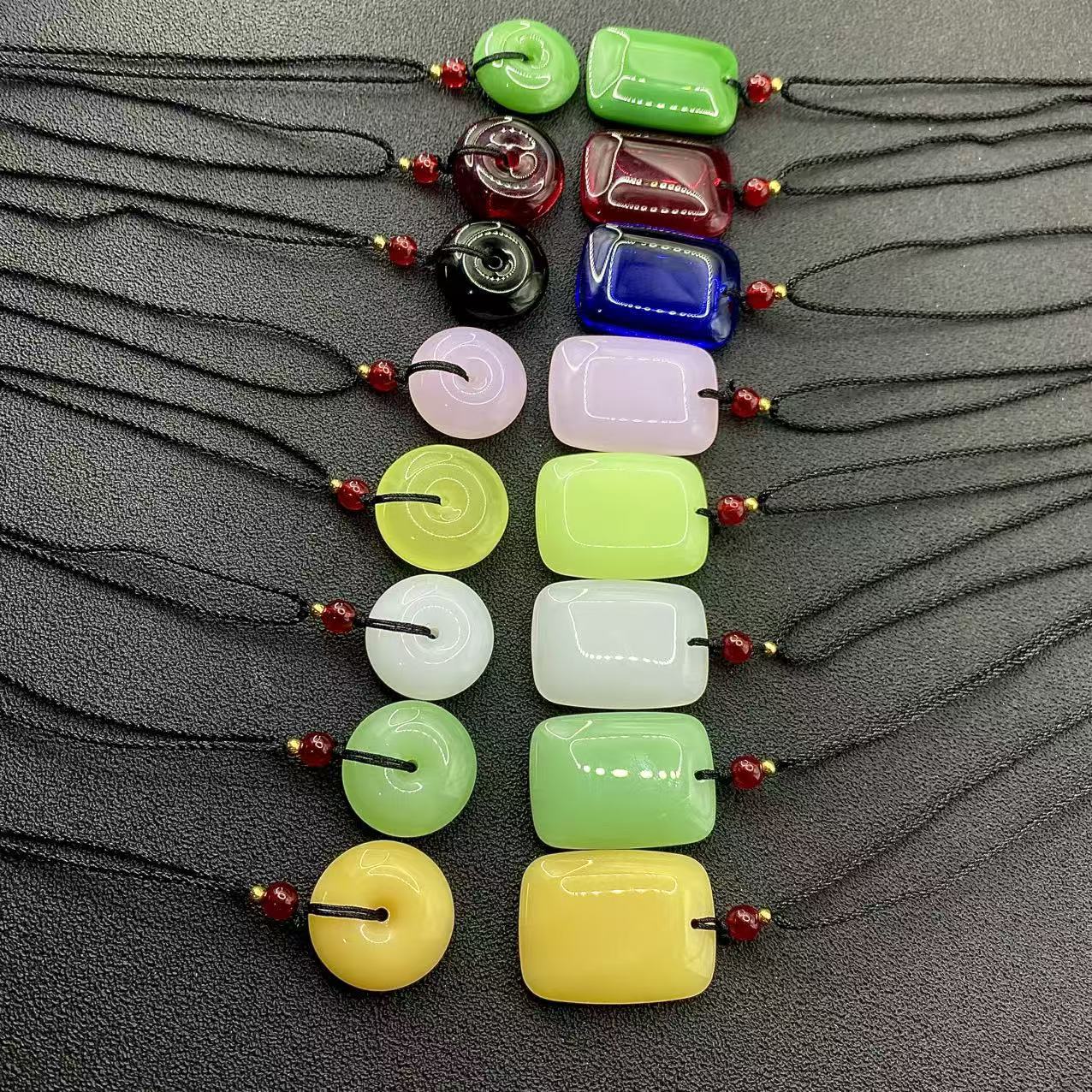 Imitation Hetian Jade Peace Pendant Necklace, Peace Buckle Bread-Shaped Pendant, Unisex Pendant Wholesale Supply