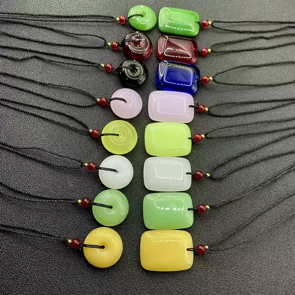 Imitation Hetian Jade Peace Pendant Necklace, Peace Buckle Bread-Shaped Pendant, Unisex Pendant Wholesale Supply
