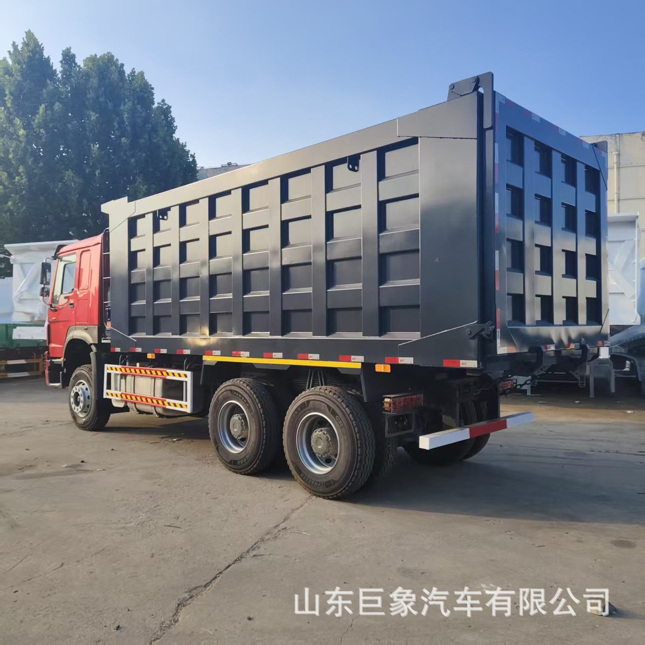 Cross-border sales: Howo dump truck, eight-wheel dump truck for transporting construction waste, 371 horsepower