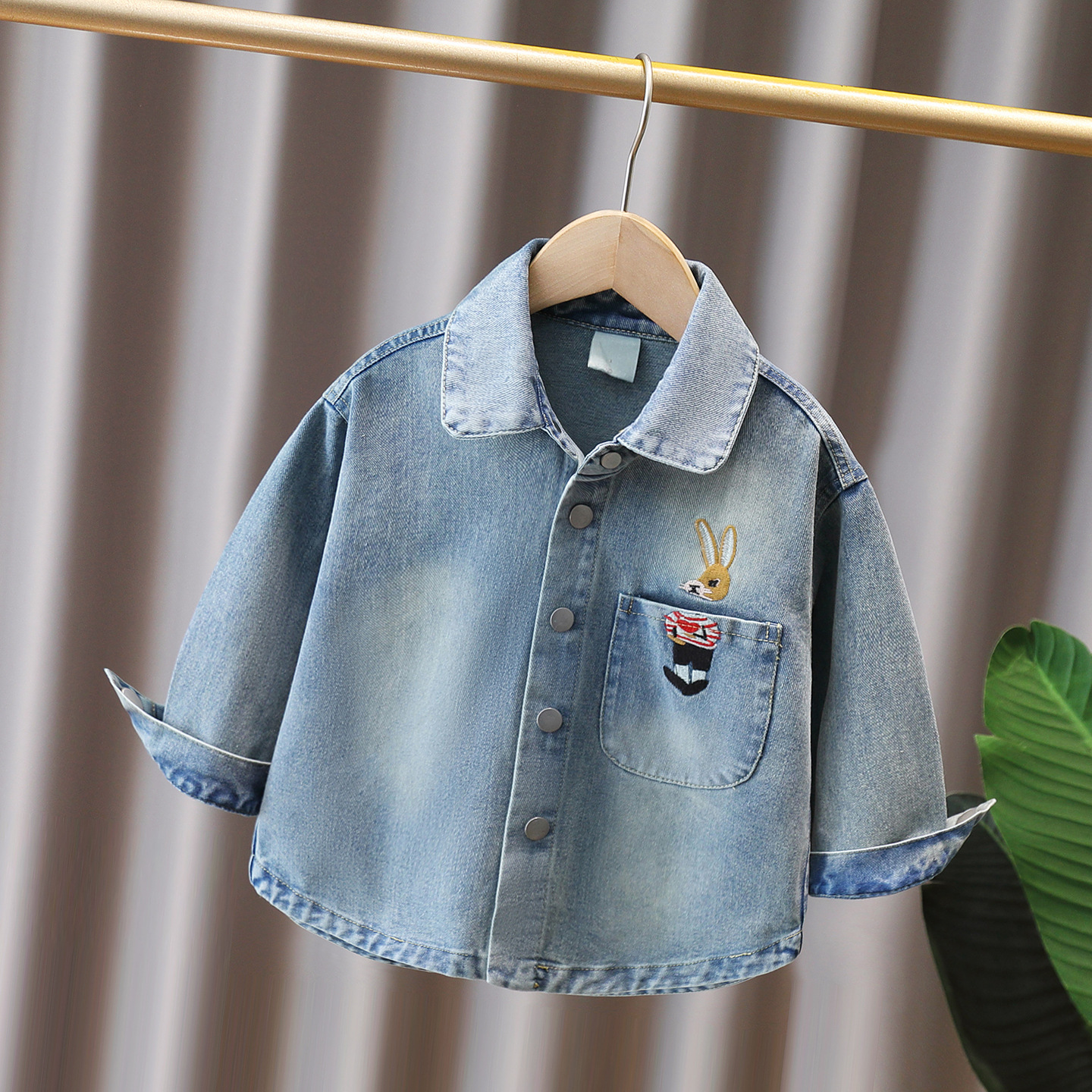 Boys' denim jacket, spring/autumn collection, 2026 new Korean-style denim shirt, boys' long-sleeved shirt with a collar, stylish and cool