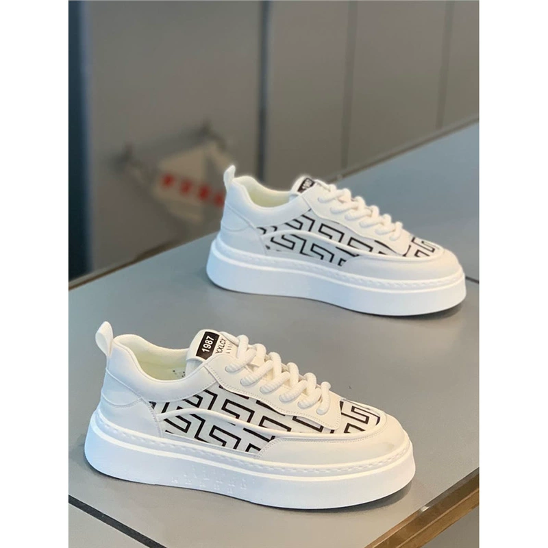 Мужская обувь 2024 Летняя новая низкая банда толстая подошва маленькая белая обувь сетка дышащая доска обувь корейская версия повседневной обуви