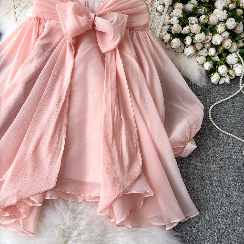 Camicetta elegante da donna con maniche a puff e dettagli floreali_voghion.com