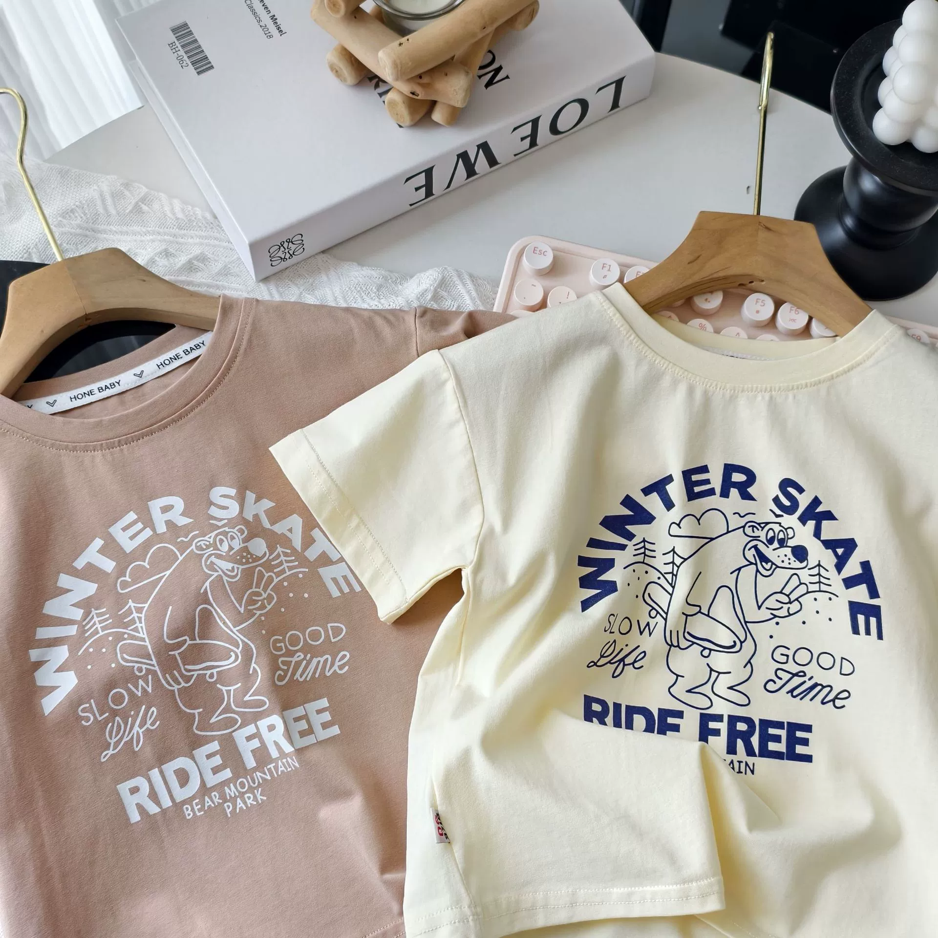 Качественная летняя детская comfortable футболка для отдыха, с маленькими медведями, с коротким рукавом, простой крой