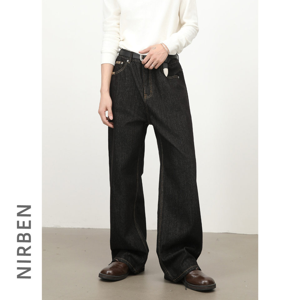 Quần jeans nam dáng rộng ống thẳng màu bò đen nguyên bản, túi thêu họa tiết, lưng giữa — Bò đen sống