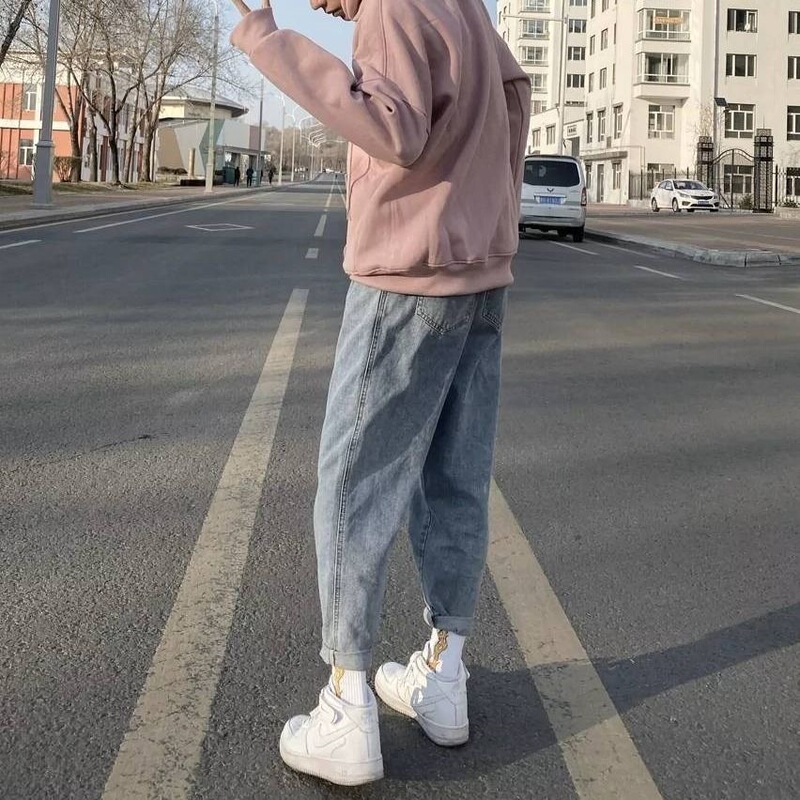 New autumn and winter trendy men's jeans, popular on Douyin and Kuaishou, loose-fitting carrot pants, student-style slim-fit pants, versatile cropped pants New autumn and winter trendy men's jeans, popular on Douyin and Kuaishou, loose-fitting carrot pants, student-style slim-fit pants, versatile cropped pants