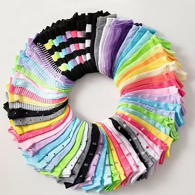 Colorful Heart-Printed Short Socks for Women, Low-Cut, Non-Slip, Dopamine-Colored, Summer Casual Ankle Socks, Breathable and Sweat-Absorbent Colorful Heart-Printed Short Socks for Women, Low-Cut, Non-Slip, Dopamine-Colored, Summer Casual Ankle Socks, Breathable and Sweat-Absorbent