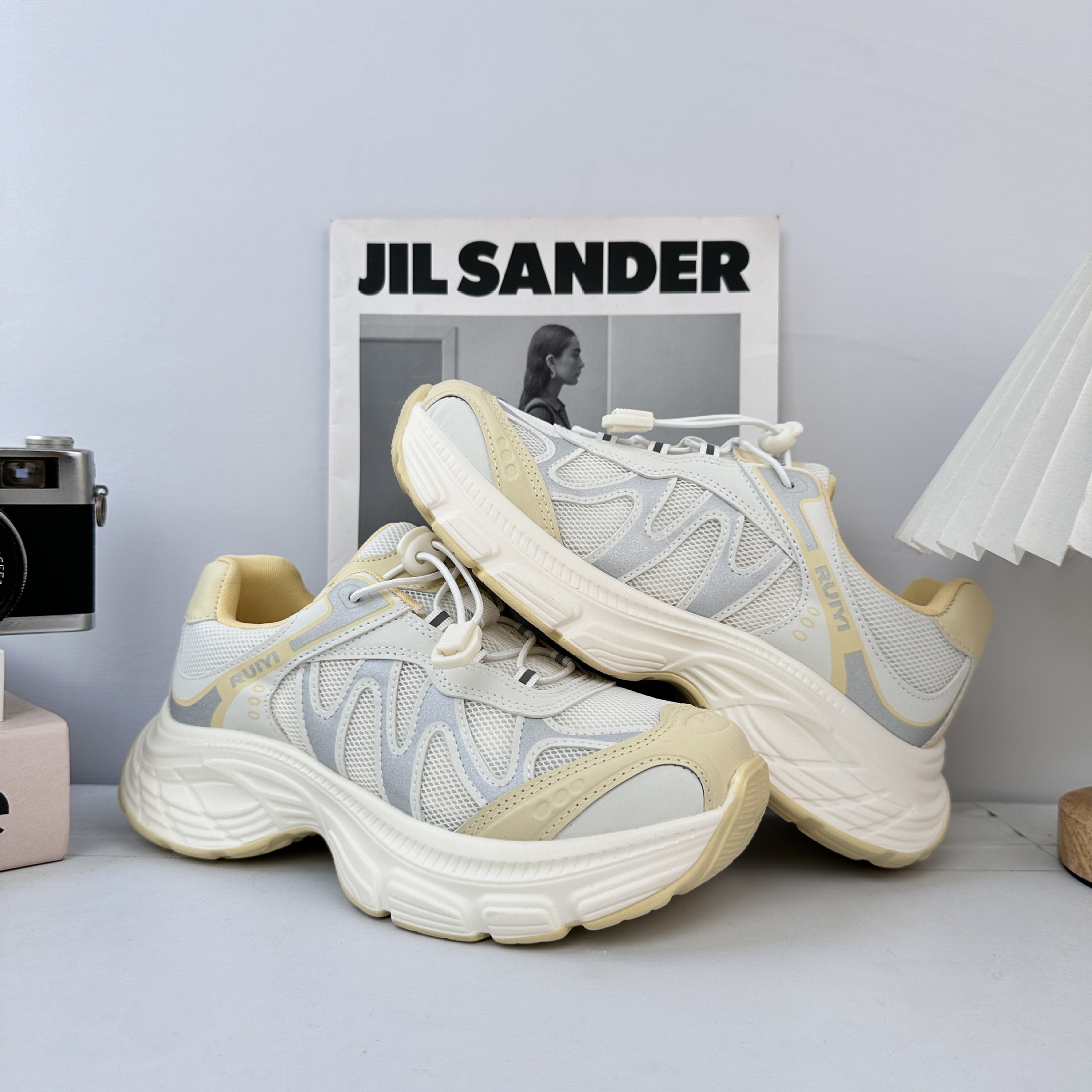 Papá zapatos de malla de mujer ventilada 2025 verano nuevo explosión zapatos de altura de suela gruesa diseño de moda zapatos deportivos skate