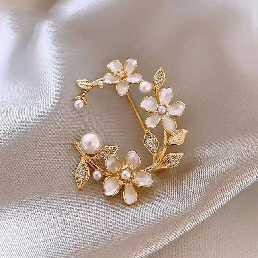 small design universal brooch flower-shaped