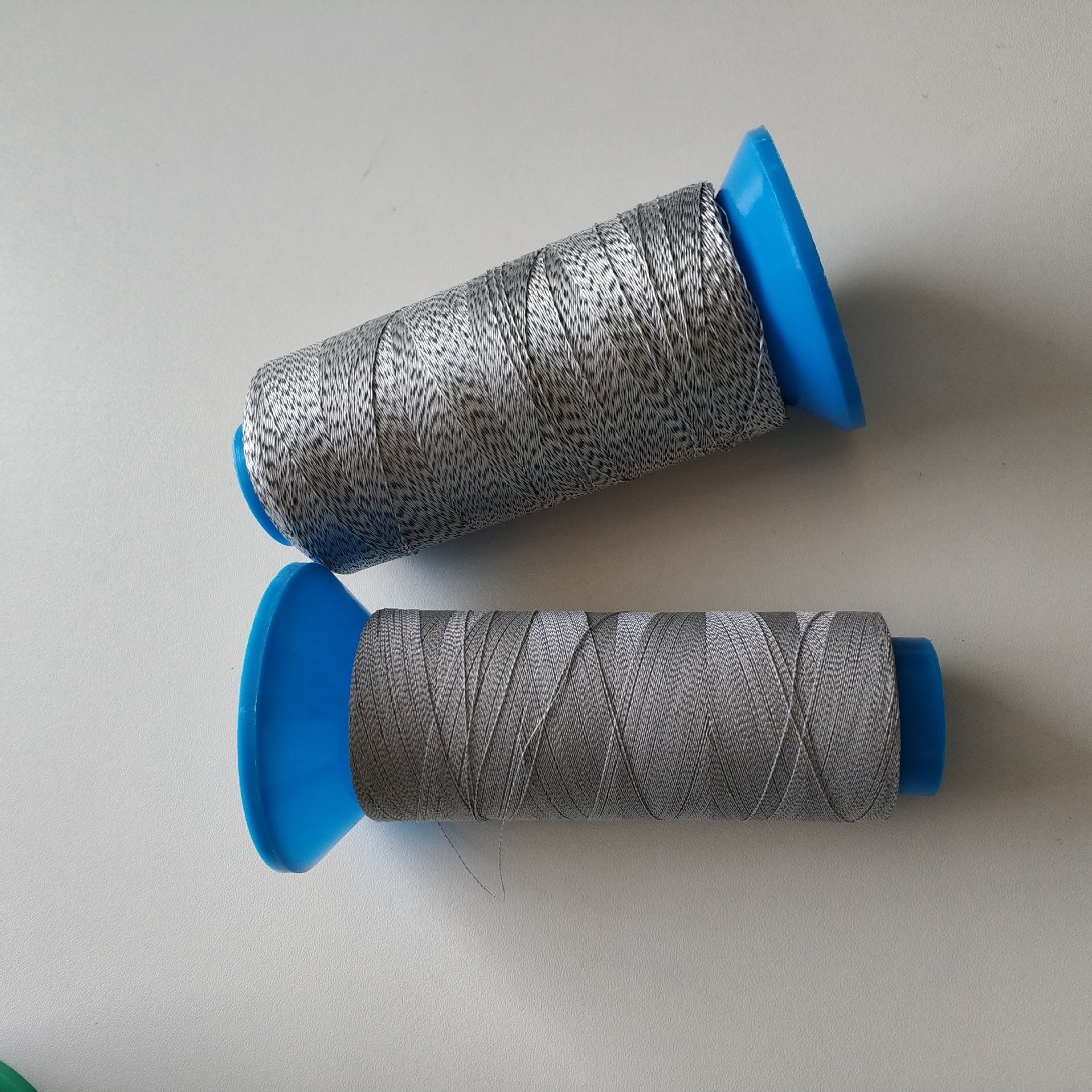 现货银灰反光线反光条高亮反光线针织面料反光丝衣用柔软反光线