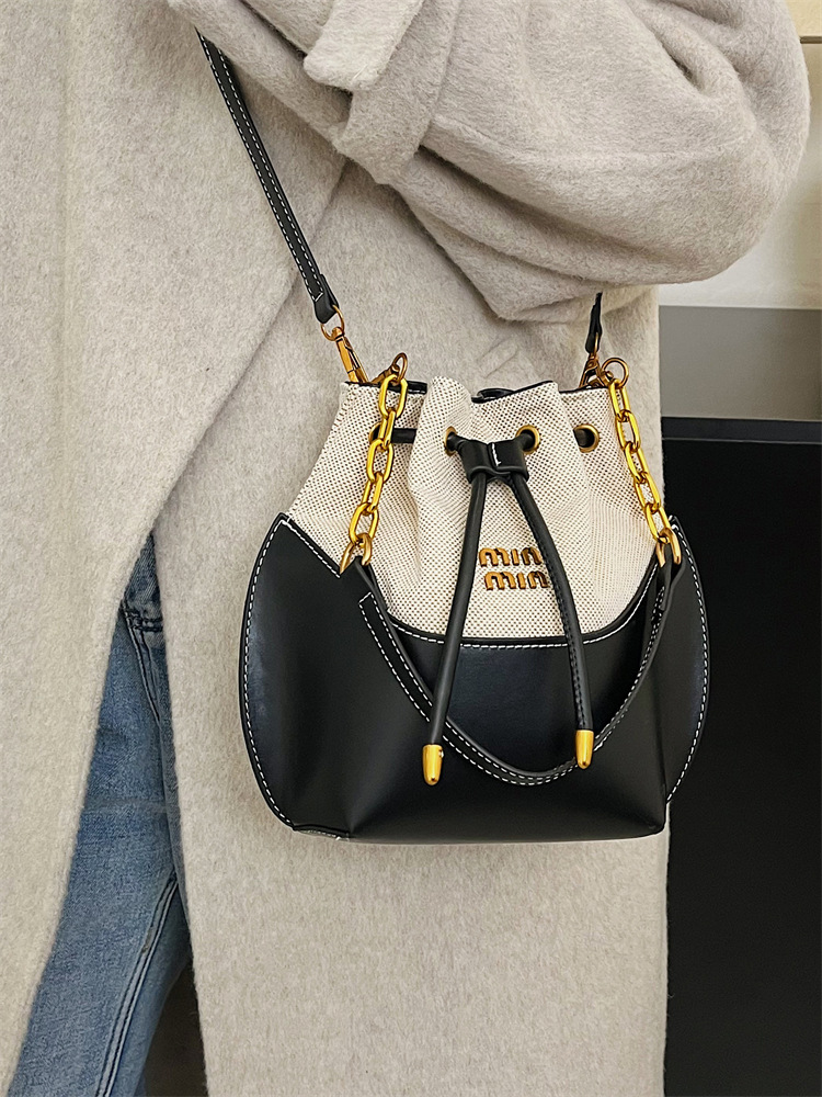 Bolsa de cubo de mano de cadena de alta calidad de mujer nueva moda transfronteriza lienzo de moda empalmado mochila de hombro