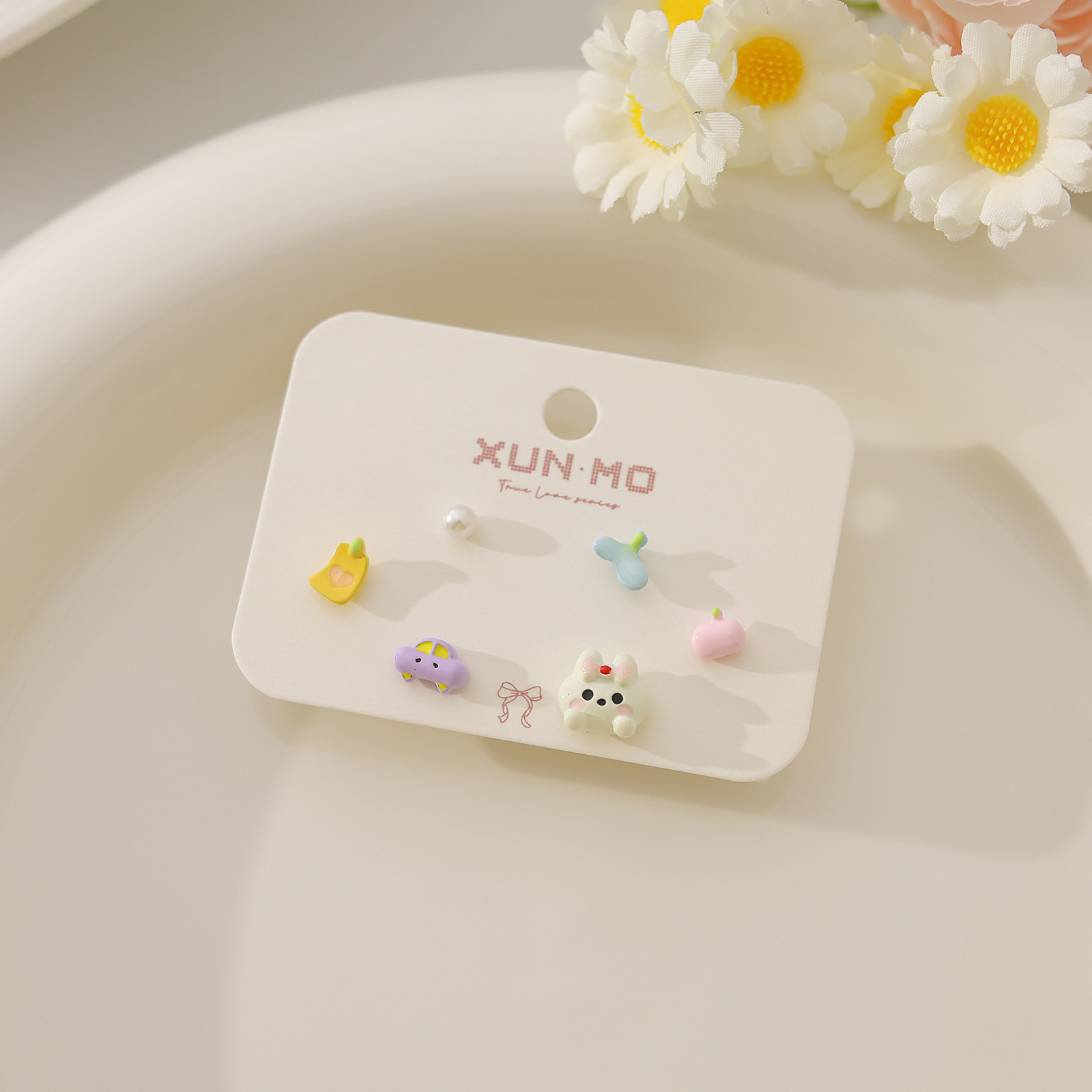 Juego de pendientes de aguja plateados, sencillos y compactos para mujer, pendientes geométricos en forma de corazón, bonitos, dulces y versátiles, venta al por mayor para puestos de mercado