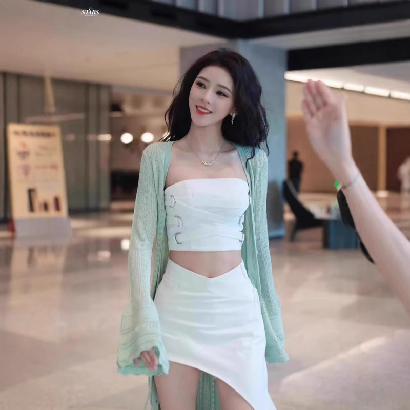 Knitted Cardigan Jacket for Summer with Long Bell Sleeves and V-Neck Hollow Design for Xu Ruohan and Zhang Yuxi from "Sisters Who Make Waves 5"