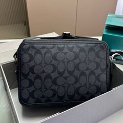 Koujiaの新しいメンズショルダークロスボディバッグ、ファッショナブルでカジュアル、絶妙な通勤カメラバッグ、プリントビジネス多用途メンズバッグ