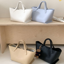 б��Ҹ�°���Ůʿ2025�����e�r���������ذ�ˮͰ�˻@��Ů��