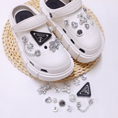 跨境新款適配洞洞鞋裝飾DIY三角牌銀色珍珠小熊套裝鞋扣配飾鞋花
