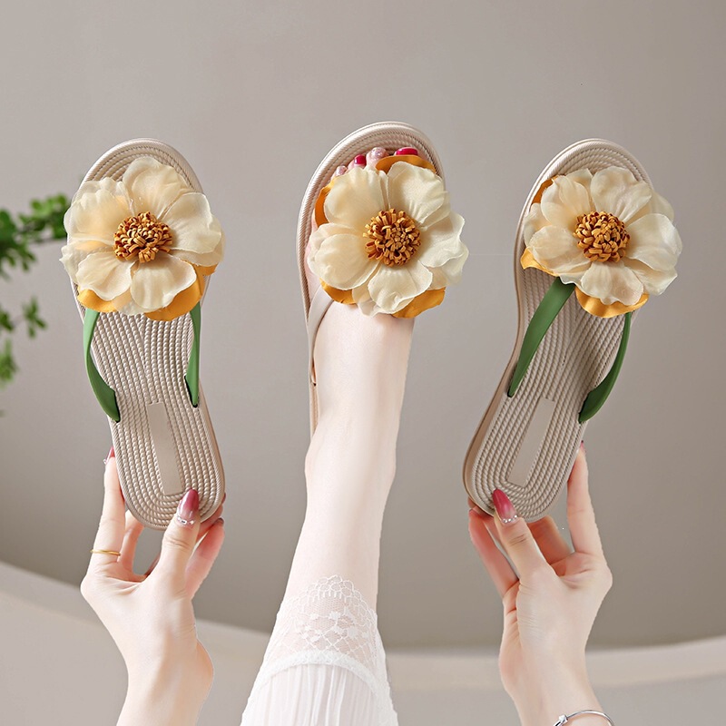 Unique Fairy-Style Flat Flip-Flops for Women, Summer Fashion Straw Flower Flat Sandals for Countryside Vacation and Beach Unique Fairy-Style Flat Flip-Flops for Women, Summer Fashion Straw Flower Flat Sandals for Countryside Vacation and Beach