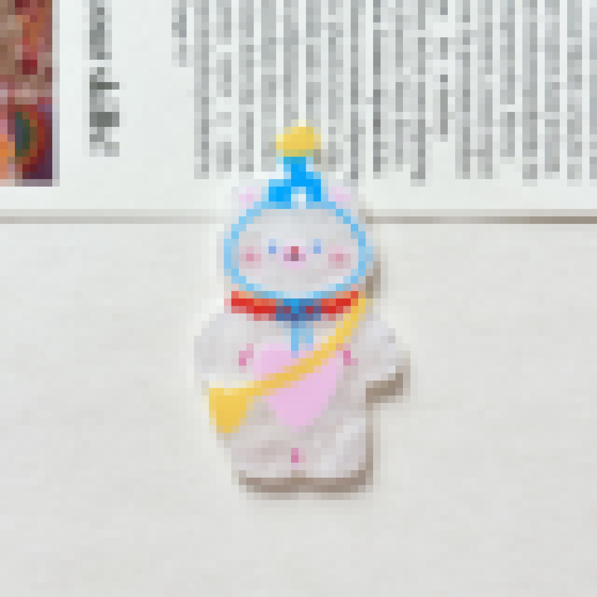 큰 파란색 모자를 쓴 흰곰