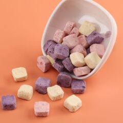 冷凍乾燥ヨーグルトブロック果物粒ヨーグルトサクサクイチゴマンゴーブルーベリー黄桃多種の味ヨーグルト粒卸売り冷凍乾燥