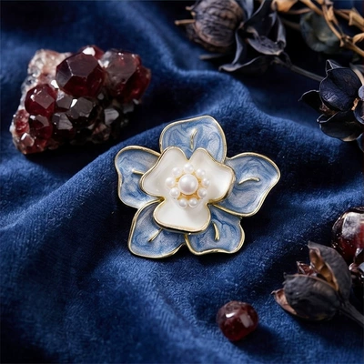 Elegant Enamel Painted Flower Pin, Yaxa sancaqları
